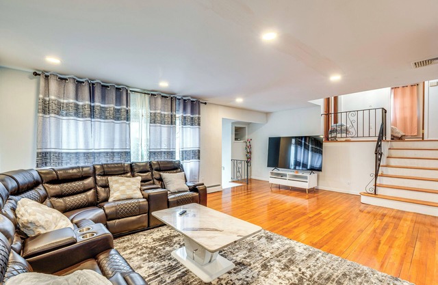 Work, Explore & Relax: Centrally Located Union Gem