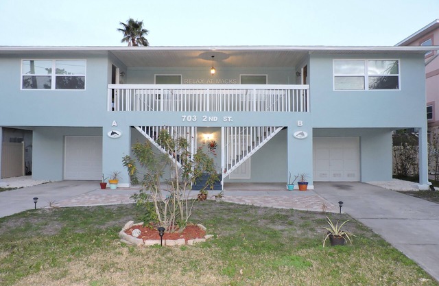 WOW! Indian Rocks Beach Rental, 1/2 Duplex, A, Renovated, Short walk to beach.