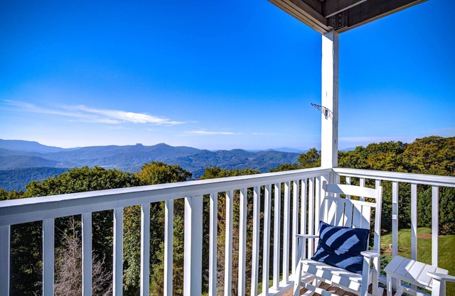 WOW Views Private Balcony+1 mile to Ski Beech - Walk to Overlook Barn