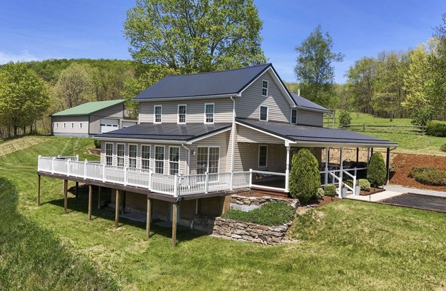 Wrap-A-Round Farmhouse :Peaceful Mountain Retreat
