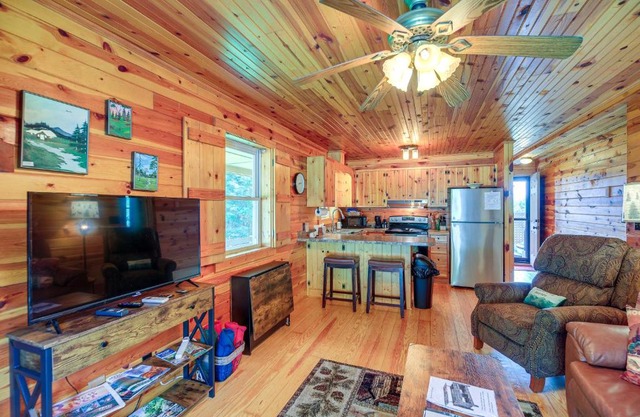Wraparound Deck and Hot Tub Blue Ridge Mtn Cabin