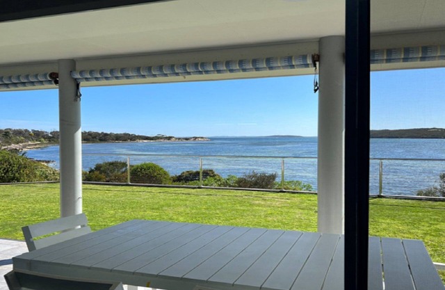 Wrightaway - Absolute beachfront with million dollar views