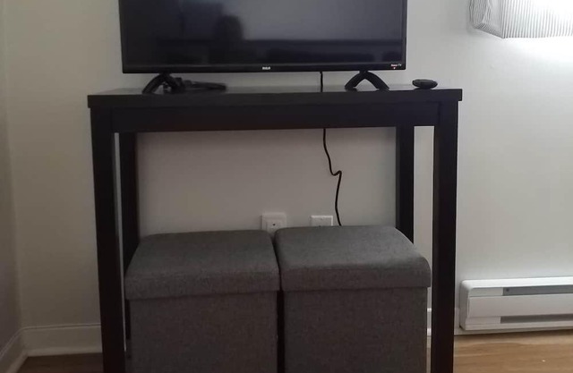 Wrightville apt #4 unit in a small apartment building