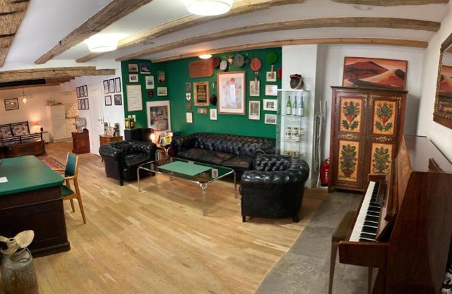 wunderschöne Ferienwohnung in Winterhausen mit Küche, Bad und Piano