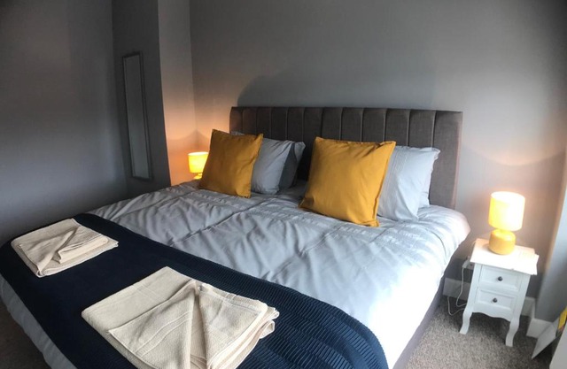 Wyken House - 3 Bedroom House Coventry - Sleeps 5