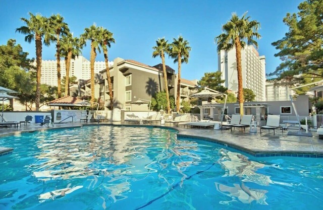 Wyndham Desert Rose Resort | 1BR King Suite