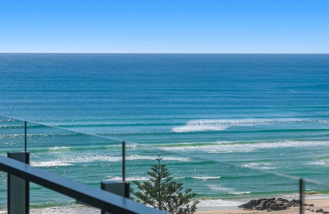 X Kirra Beach Apartment 1302 - Modern & Luxurious - Min. 3 Night Stays