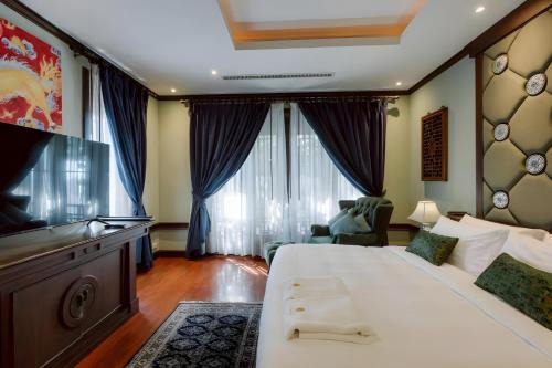 X Lunar Mansion Hotel - โรงแรม ลูน่า แมนชั่น เชียงใหม่