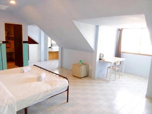 X Mitr Inn Phuket Oldtown