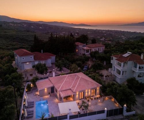 Xenessa Elegant Villa, 4-Bedroom Private Pool Retreat by Villa Mana Gers