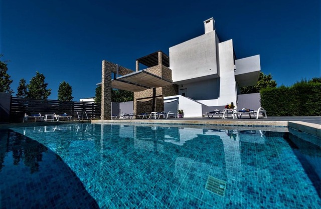 Xenos Villa 1 With Private Swimming Pool Near The Sea