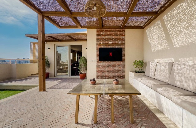 Xuru Stays I The 1bdr Rustic Rooftop w/Wow Outdoor Terrace