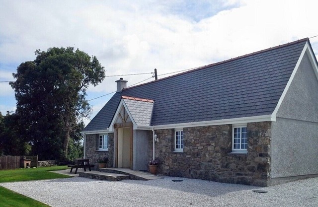 Y Bwthyn Holiday Cottage near LLigwy Beach