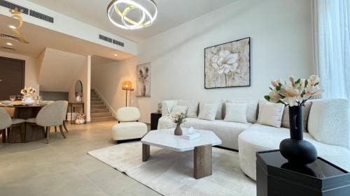 Yas Garden Luxe 3BR - Luxury Stay with Cozy Garden Space Near Yas Mall & Marina