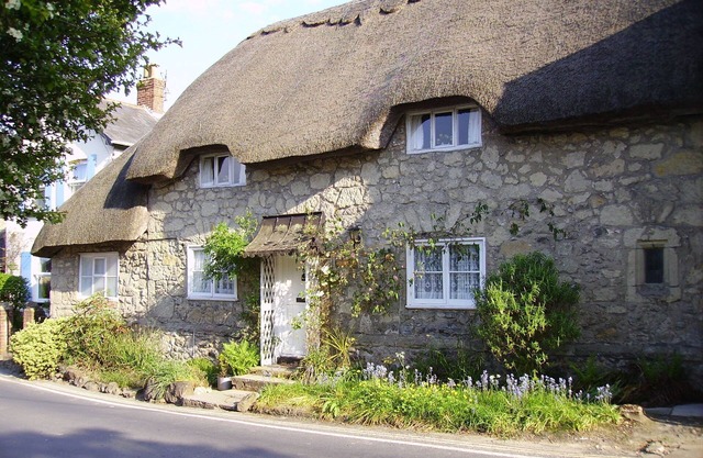 Ye Olde Cottage - a cottage that sleeps 6 guests in 3 bedrooms