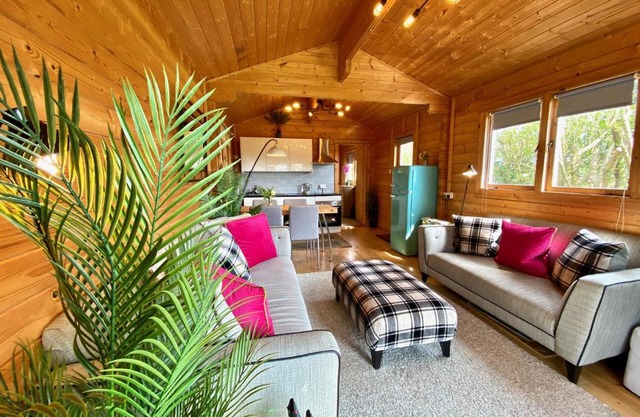 Yealm Cabin Self Catering Log Cabin in Devon with Hot Tub