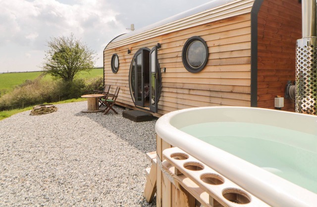 YEALM, pet friendly, character holiday cottage in Kingsbridge