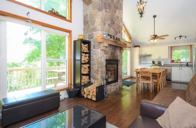 Year round waterfront retreat for rent on a beautiful lake - 4 bedrooms