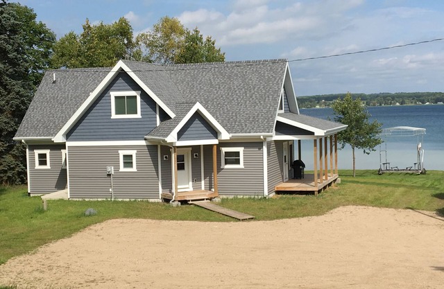 Year-Round Waterfront Cottage
