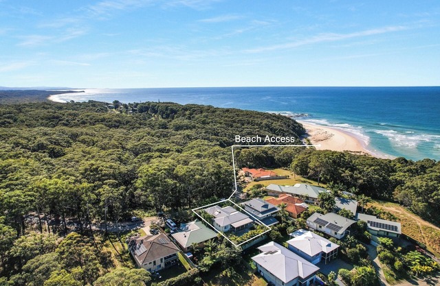 Yellow Fin - Close to the beach with ocean glimpse