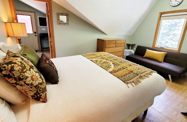 Yellowjacket Apartment | Superior Apartment