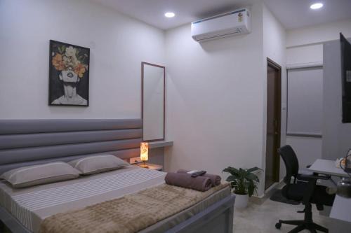 Yendluri's- QueenBed Room-18 Kondapur, Gachibowli