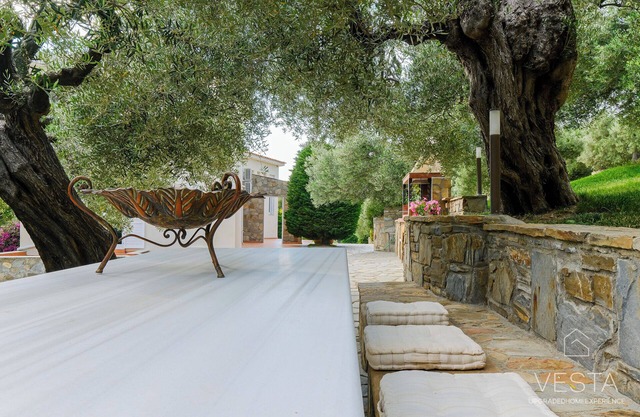 Yiasemi open-plan Suite, near Lagomandra beach