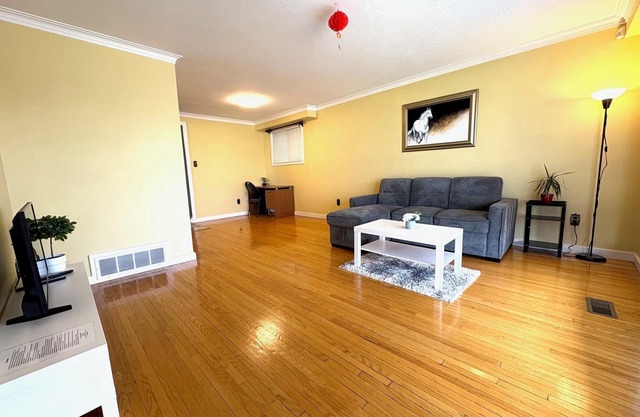 York University|Toronto|Pearson Airport|1-Bed Main Floor Suite, Private Entry