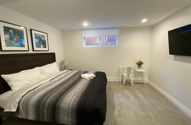 Yorkmills and Bayview !A Spacious and Modern Private Bdr with Shared Bathroom