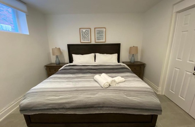 Yorkmills and Bayview !B Spacious and Stylish Private Bdr with Shared Bathroom
