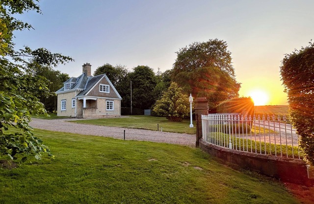 Yorkshire Gate Lodge - Secluded holiday cottage on the Wolds Way