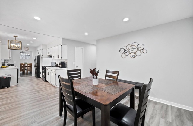 Yorkville Rental