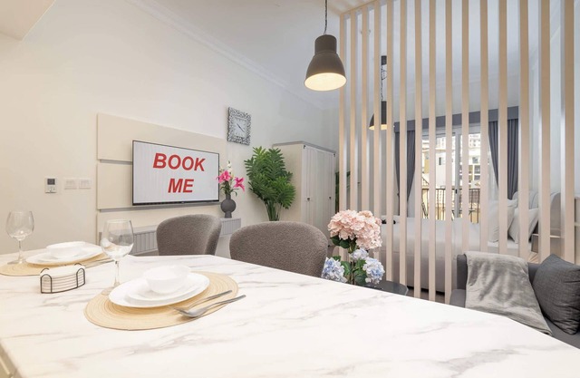 Your Dream Stay in JVC - Stylish Studio for 4!