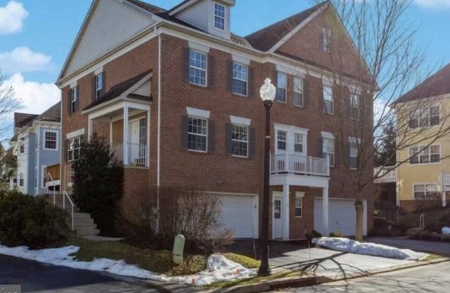 You will fall in love with this cozy condo located in Reisterstown!