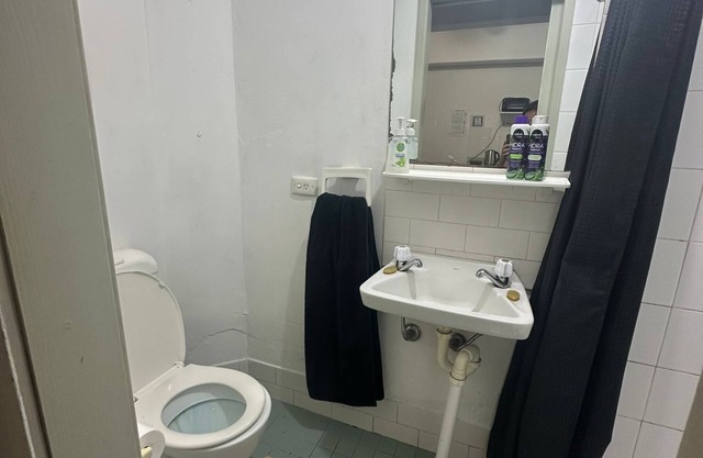 Your B&B steps from Oxford St 2