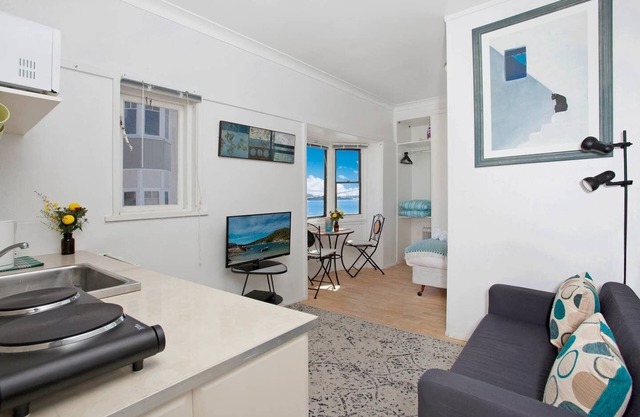 Your best choice of direct Beach front accommodation in Manly 1