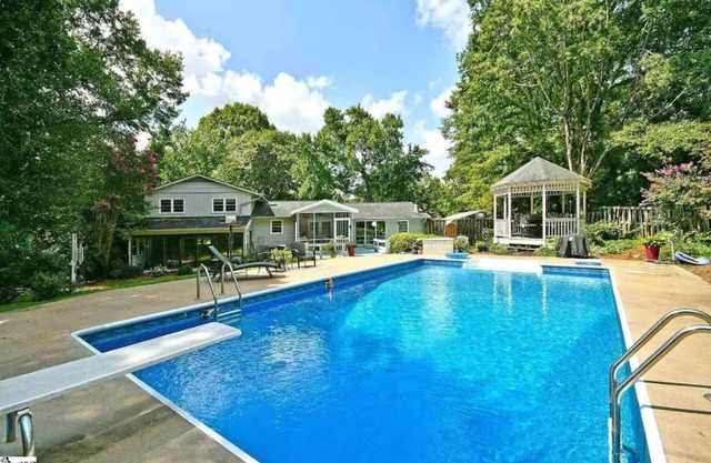 Your Carolina Oasis Awaits- PETS FREE! Support Animal Welfare in the Carolinas