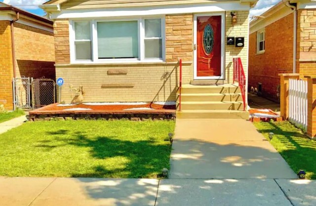 Your Cozy 2nd Home!/Near Rosemount/O'Hare Airport!