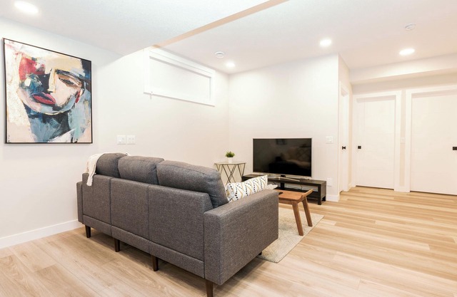Your Cozy Escape in Calgary - Legal Basement Suite.