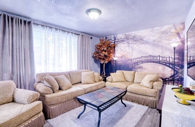 Your Haven in the Harbor, charming 3 bed house w/WIFI & AC in lovely Ashtabula!