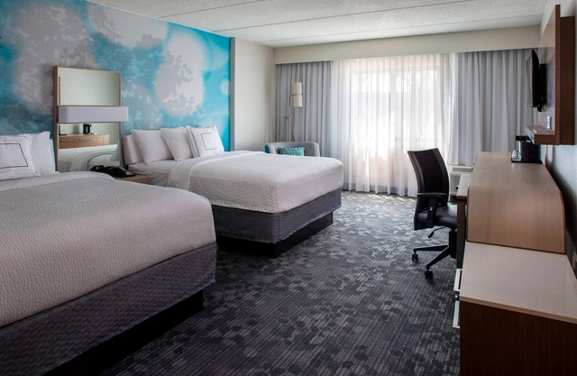 Your Home Away From Home! 2 Relaxing Units, Onsite Swimming Pool, Free Parking
