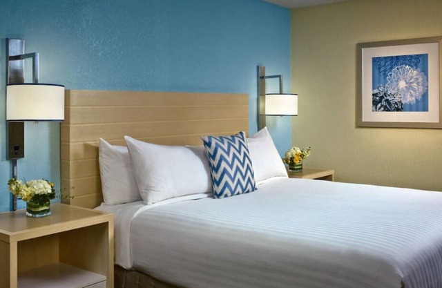 Your Home Away From Home! Private Kitchen, Free Parking!