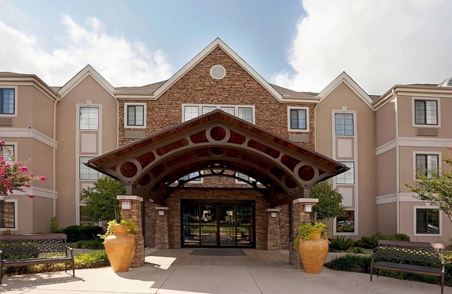 Your Home in San Antonio's Center! W/Private Kitchen! Pets are Welcome too!