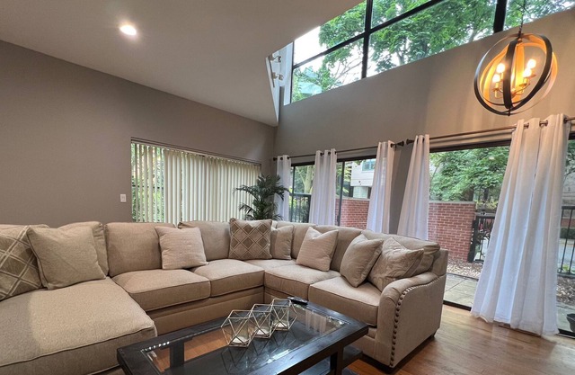 YOUR IDEAL LONG TERM - In the Heart of Lincoln Park w/Patio!