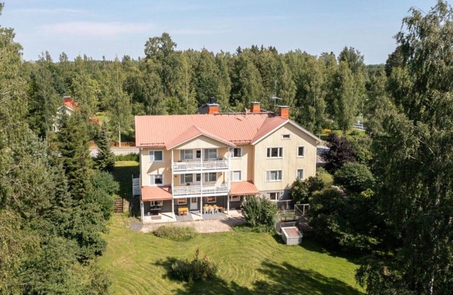 Your peaceful lakeside countryside experience. Second floor, whole apartment.