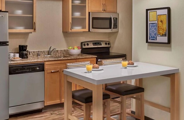 Your Relaxing Getaway Awaits! Pets Allowed, FREE Parking!