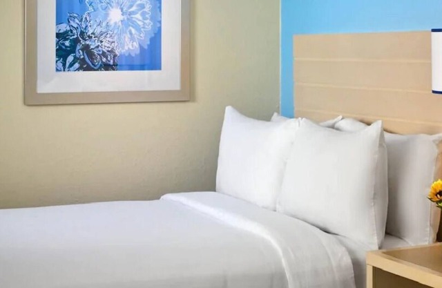 Your Relaxing Getaway Awaits! Free Parking, Pets are Welcome