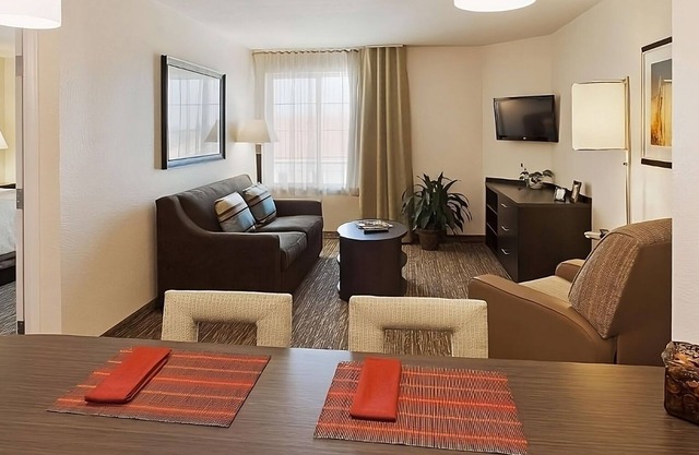 Your Relaxing Getaway Awaits! Kitchen, Parking, Pets Allowed, Near Sunset Park!