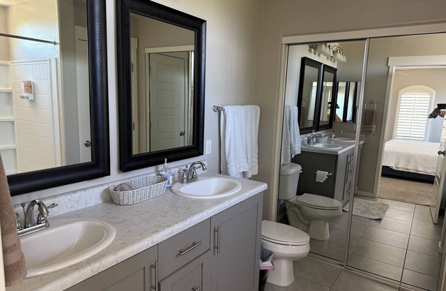 Your Surprise Adventure Begins Here! 3/2.5 ★Heated Pool★Near Stadiums & Hiking