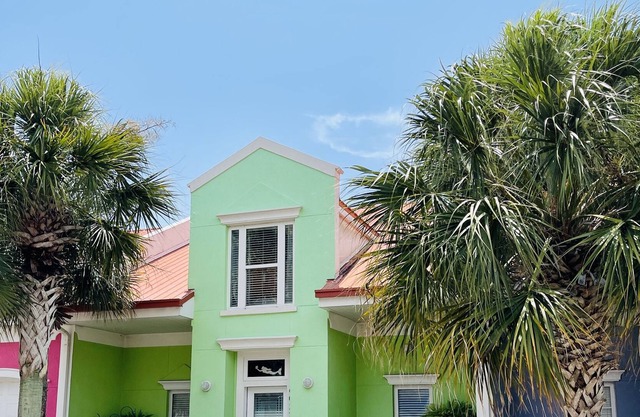 Your Ultimate Family Getaway: Perdido Oasis with Pool, Beach, Sauna, Patio/Grill